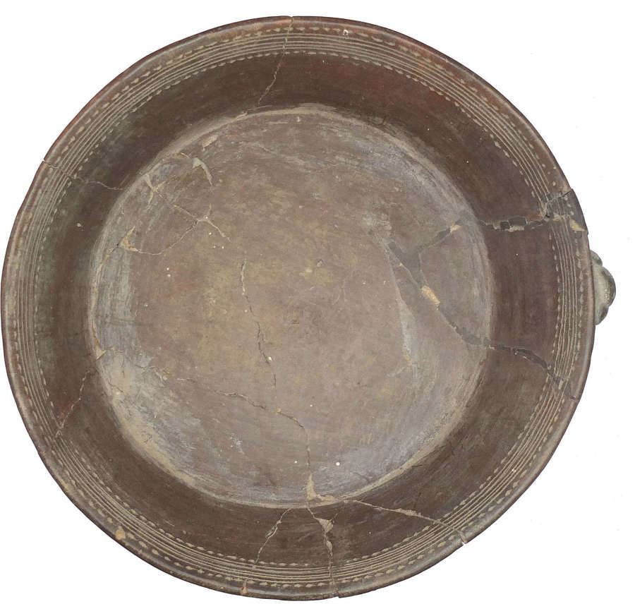 A large Costa Rican terracotta tripod bowl, c. 1000-1500 A.D.